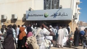استبدال العملة يربك أسواق الخرطوم.. نقص في الكاش وارتفاع جنوني في أسعار السلع
